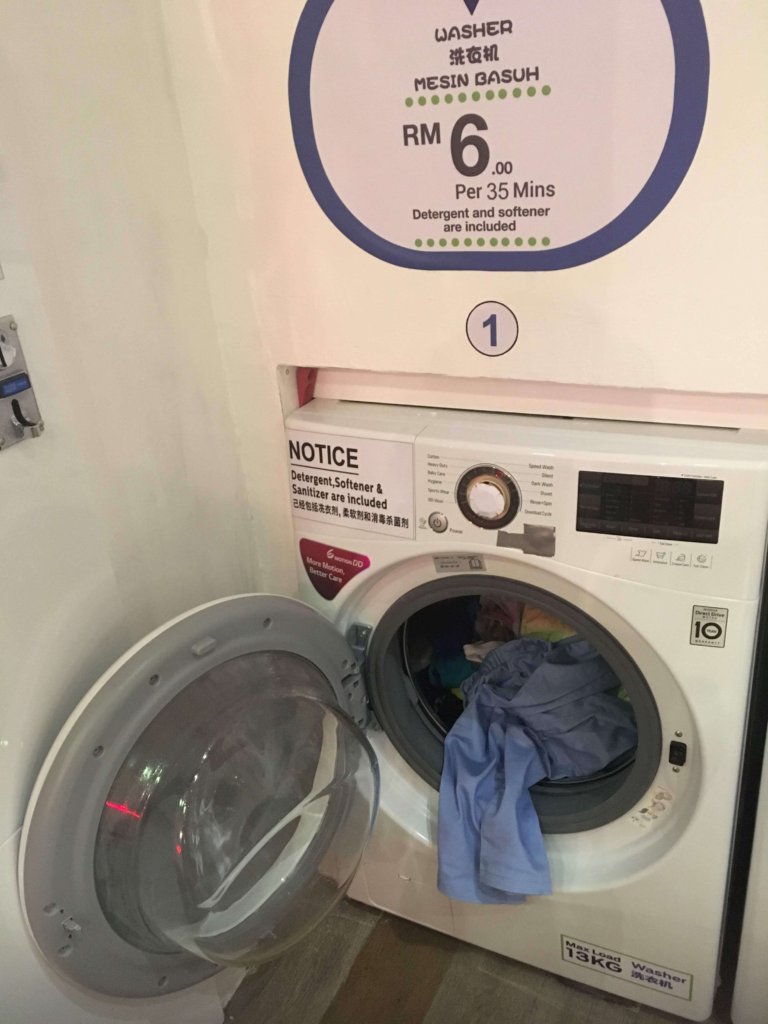 マレーシアのコインランドリーの洗濯機